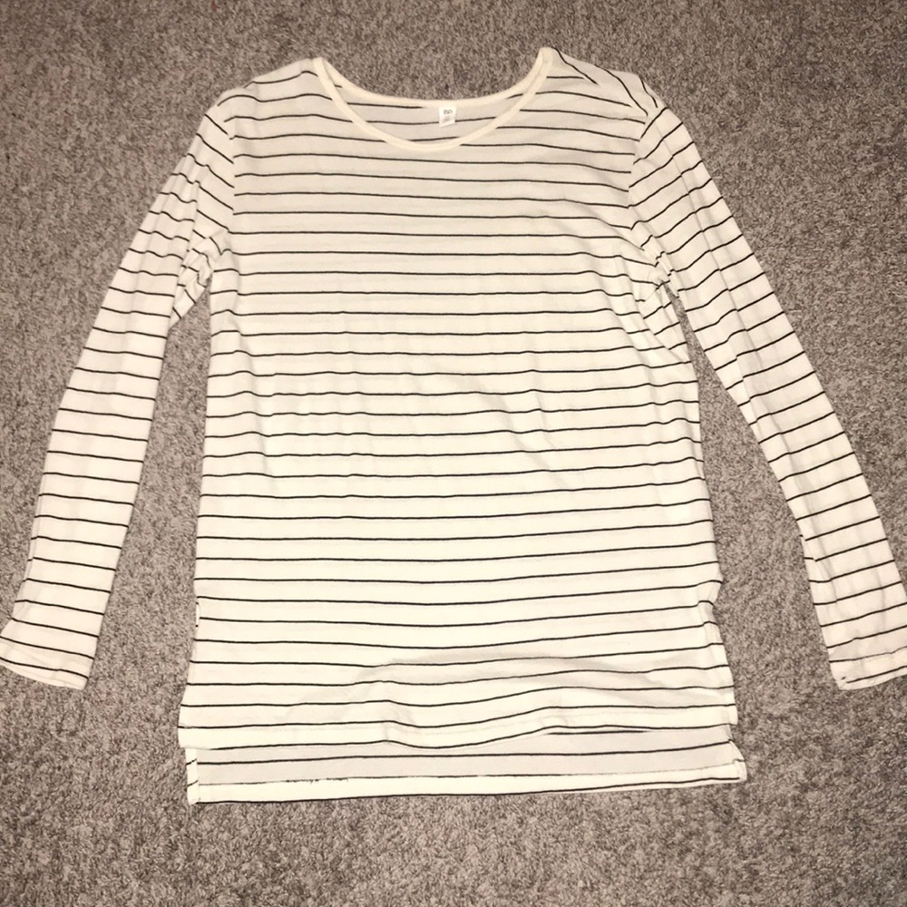 white and black long sleeve shirt
